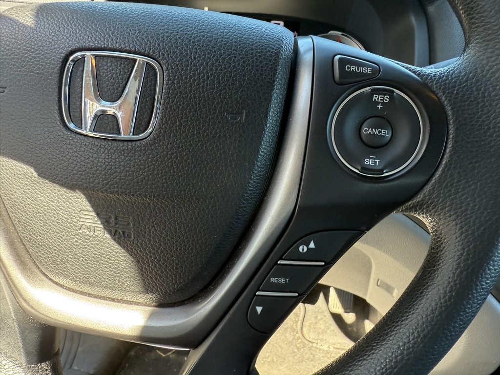 2016 Honda Pilot LX photo 8