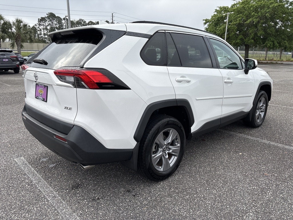 2022 Toyota RAV4 XLE photo 5