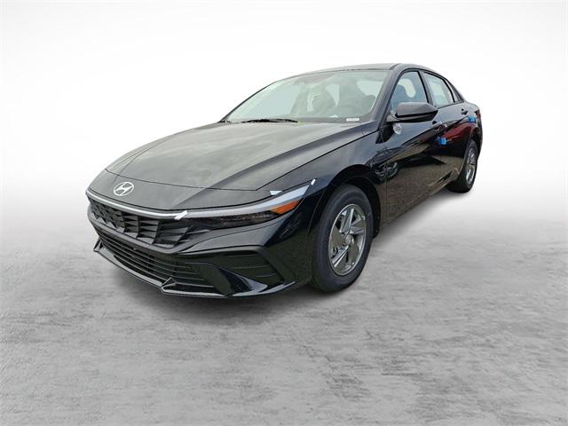 2026 Hyundai Elantra SE photo 3