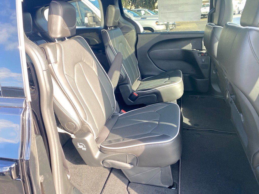2026 Chrysler Pacifica Limited photo 13