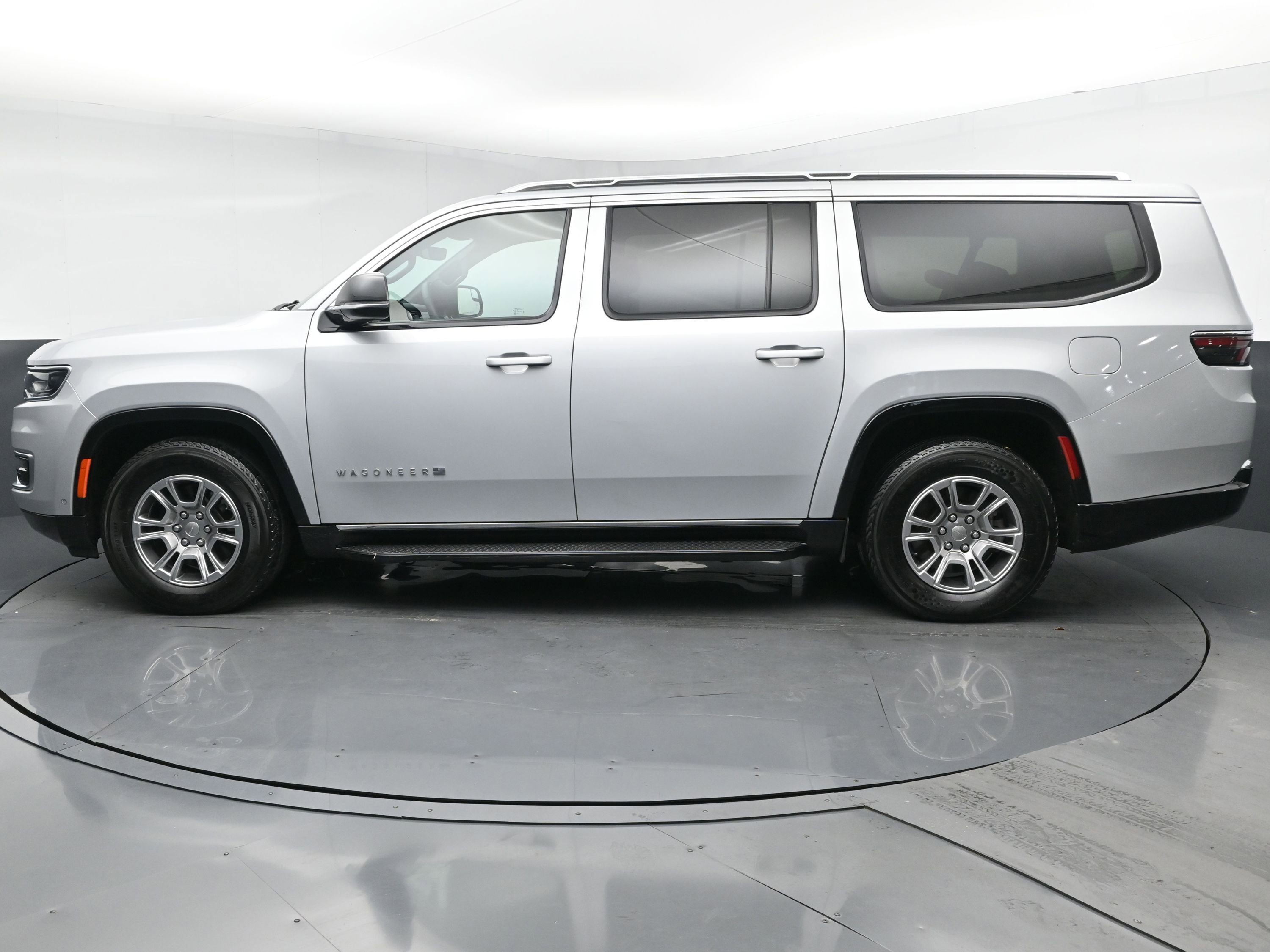 2024 Jeep Wagoneer L Base photo 3