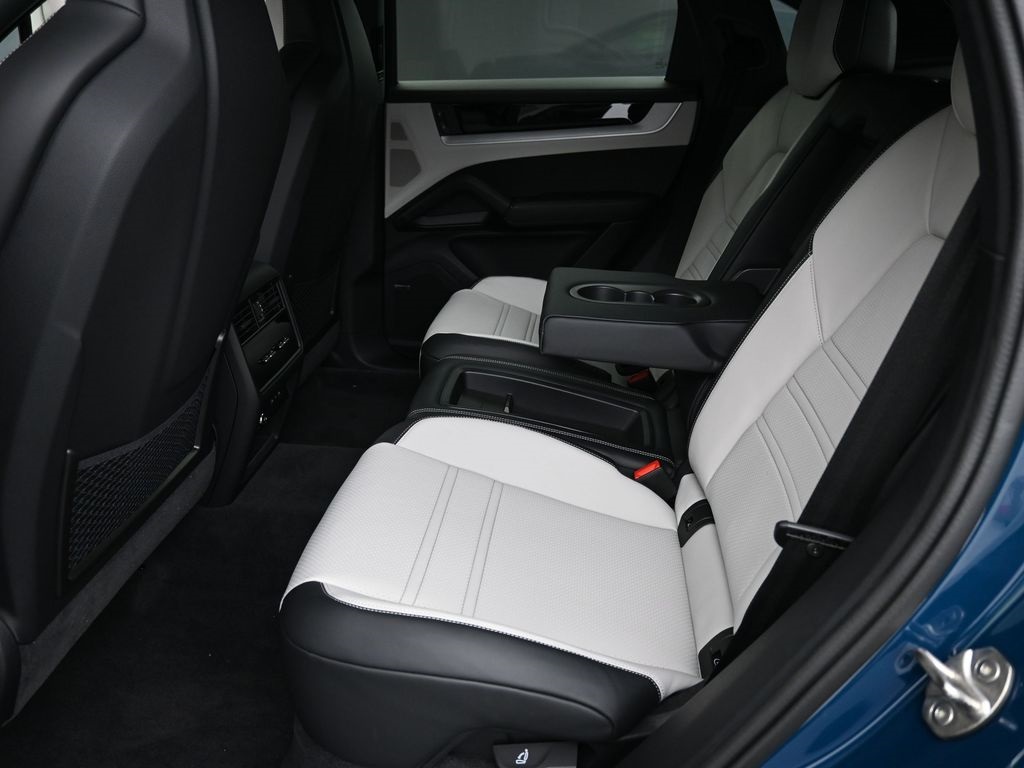 2026 Porsche Cayenne E-Hybrid Coupe photo 7