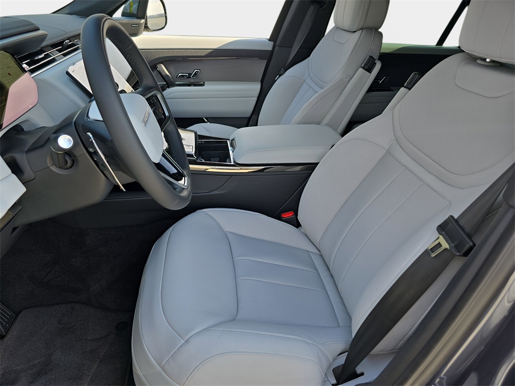 2025 Land Rover Range Rover Sport SE photo 4