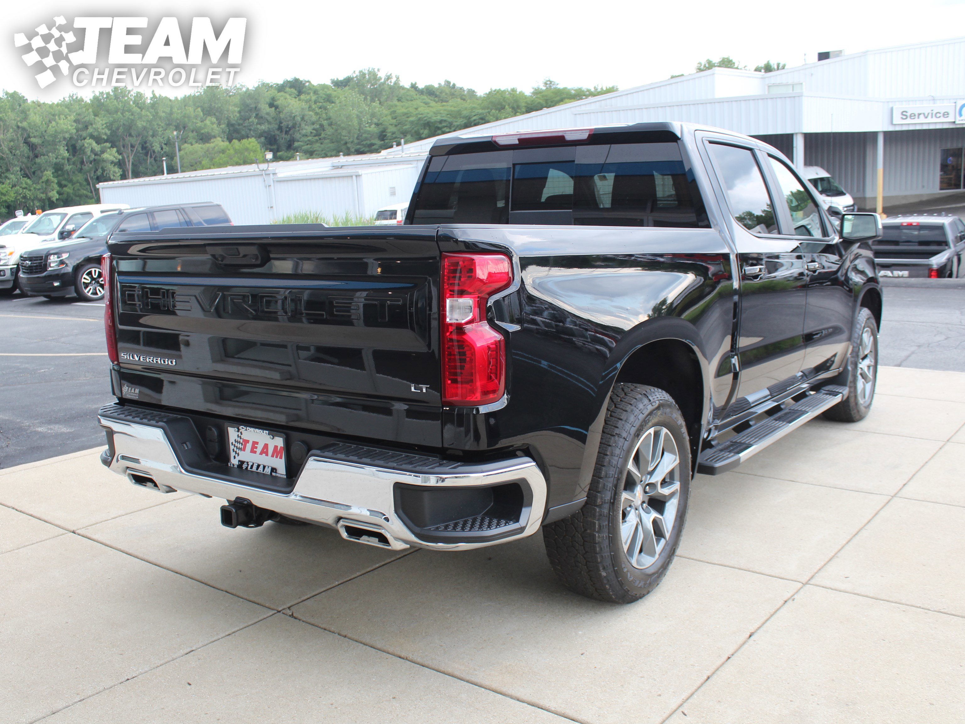 2025 Chevrolet Silverado 1500 LT photo 3