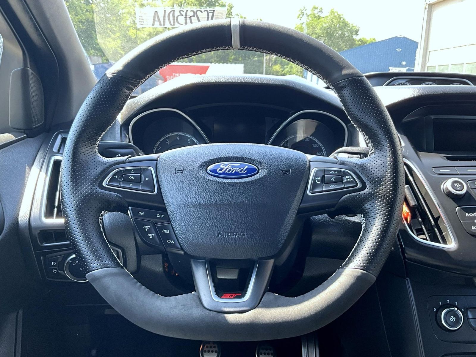 2017 Ford Focus ST photo 11
