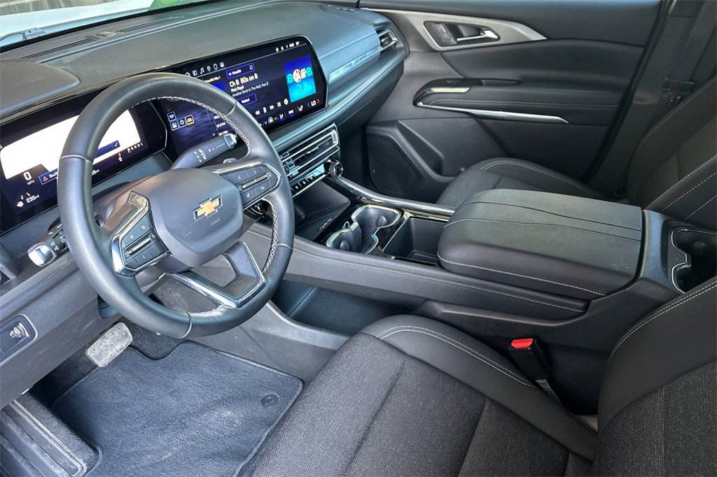 2025 Chevrolet Traverse photo 10