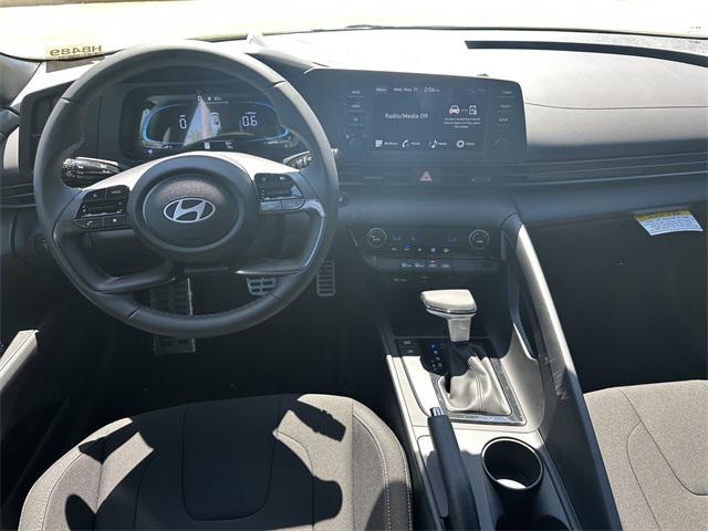 2025 Hyundai Elantra SEL Sport photo 20