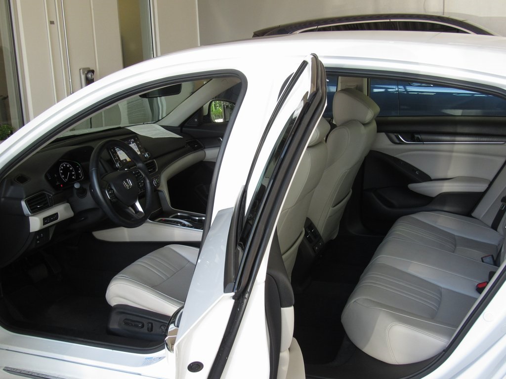 2022 Honda Accord Hybrid Touring photo 12