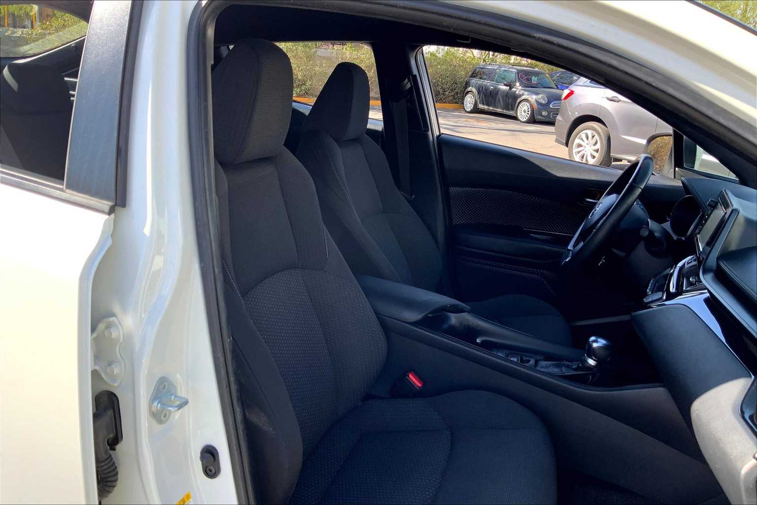 2018 Toyota C-HR XLE photo 8