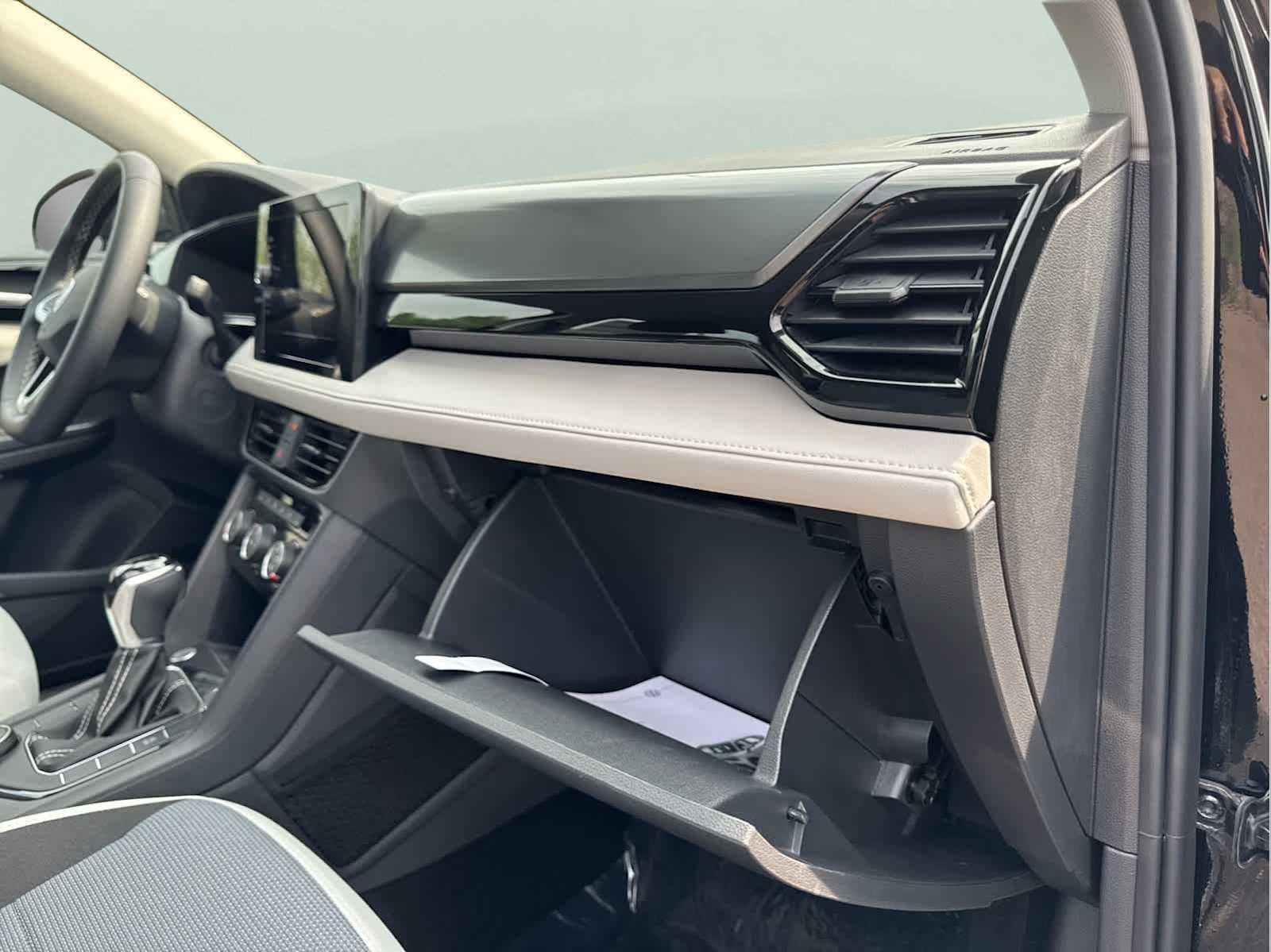 2025 Volkswagen Taos S photo 32