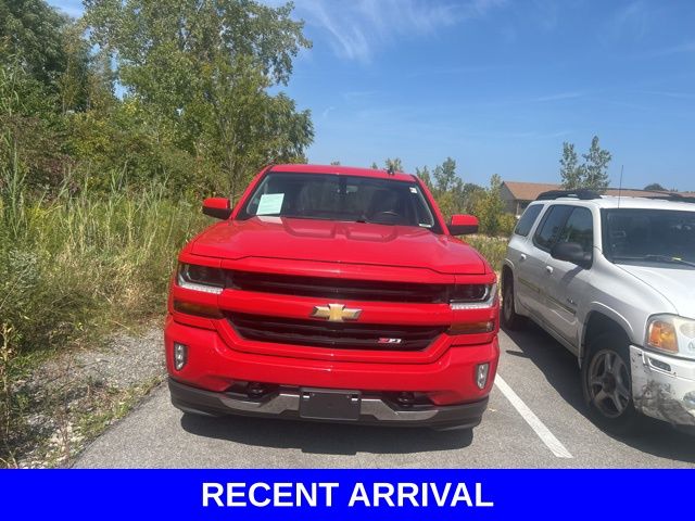 2017 Chevrolet Silverado 1500 LT photo 2