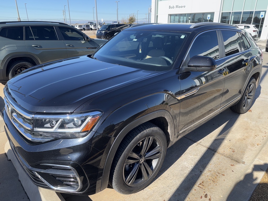 2022 Volkswagen Atlas Cross Sport SEL R-Line photo 2