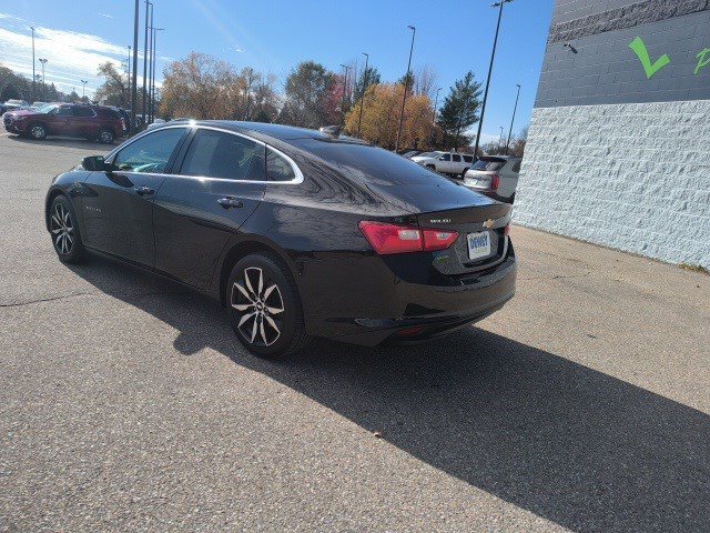 2018 Chevrolet Malibu 1LT photo 2