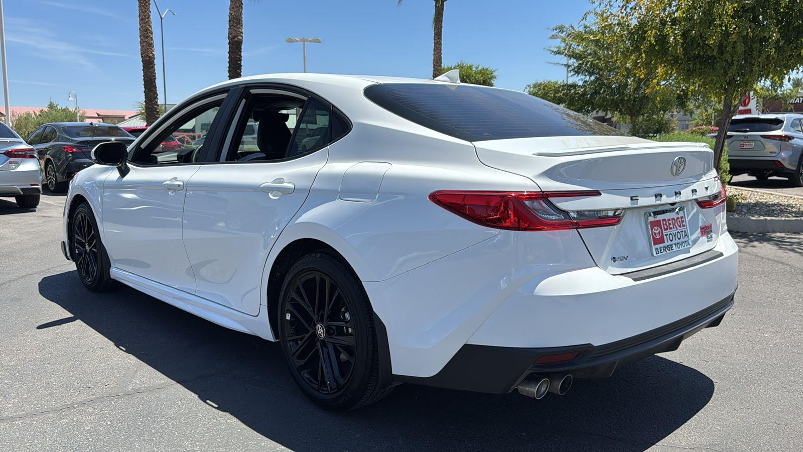 2025 Toyota Camry SE photo 5