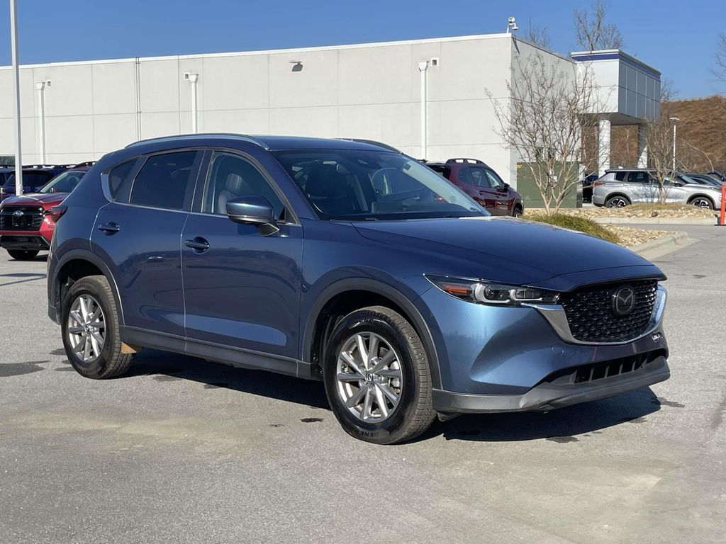 2022 Mazda CX-5 S Preferred package's photo