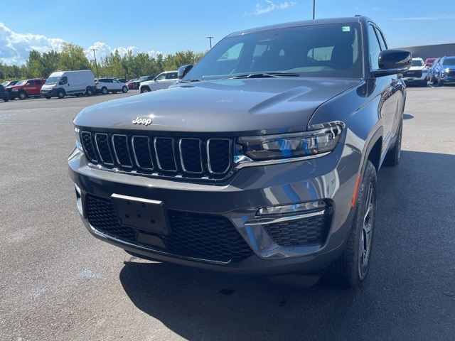 2025 Jeep Grand Cherokee Limited photo 3