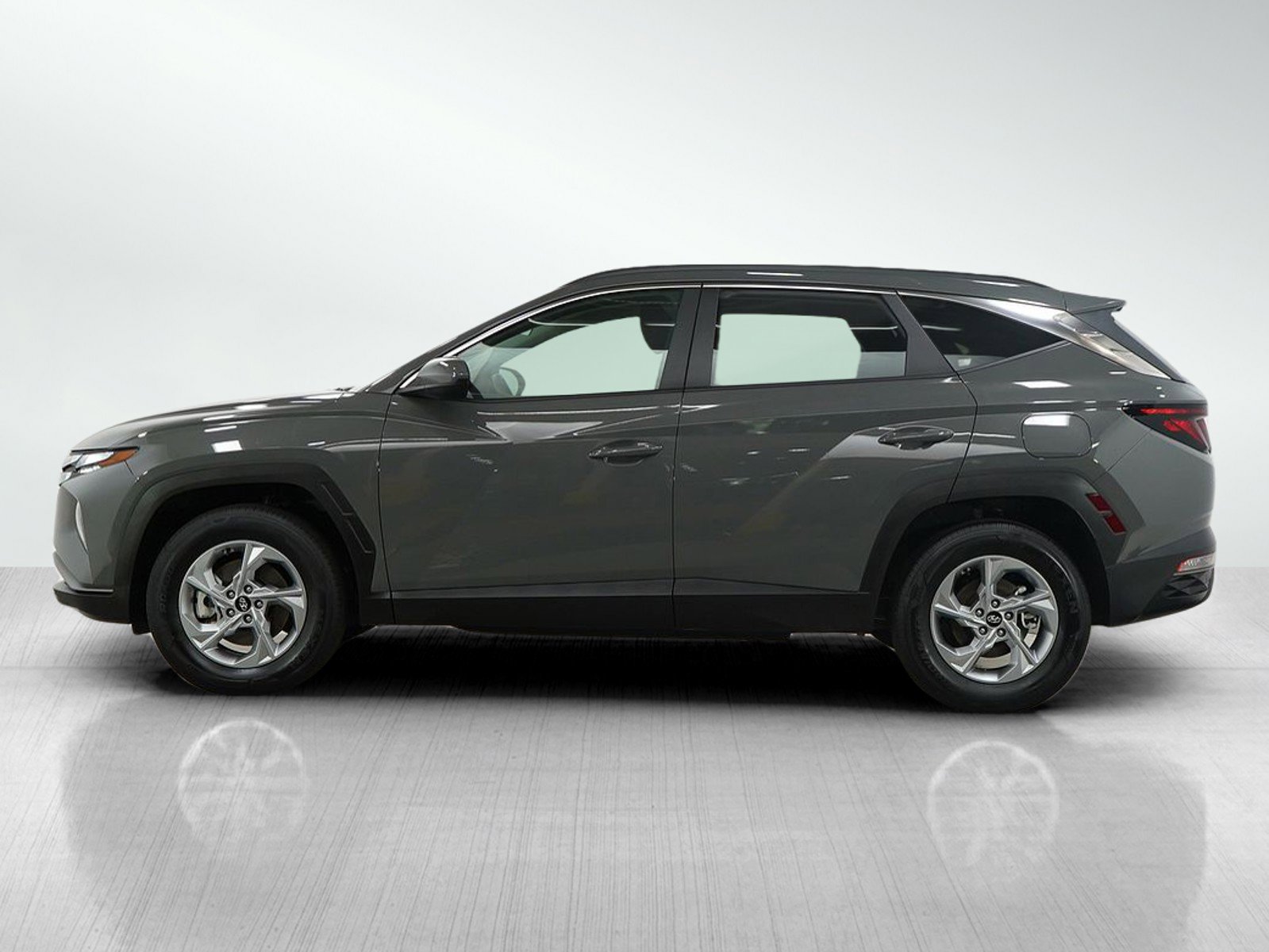 Used 2024 Hyundai Tucson SEL with VIN 5NMJBCDE7RH389030 for sale in Minneapolis, Minnesota
