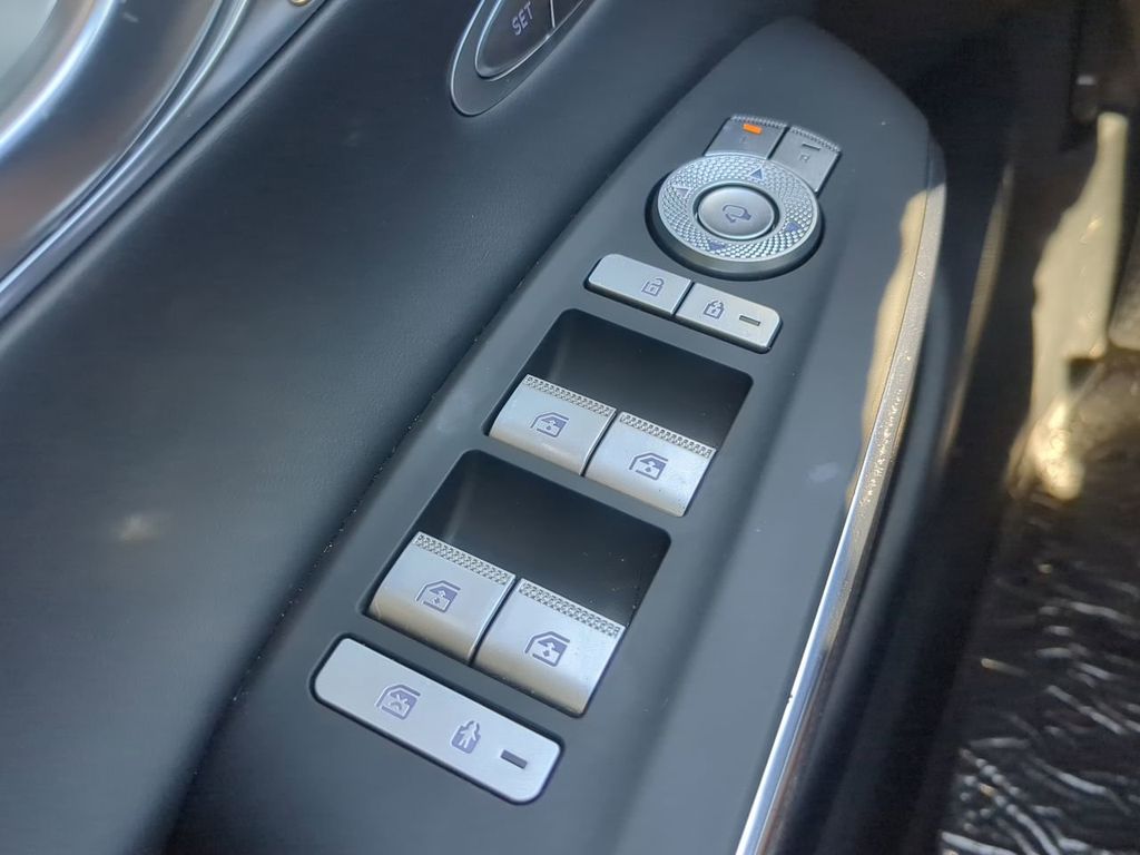 2024 Genesis GV70 3.5T Sport photo 25