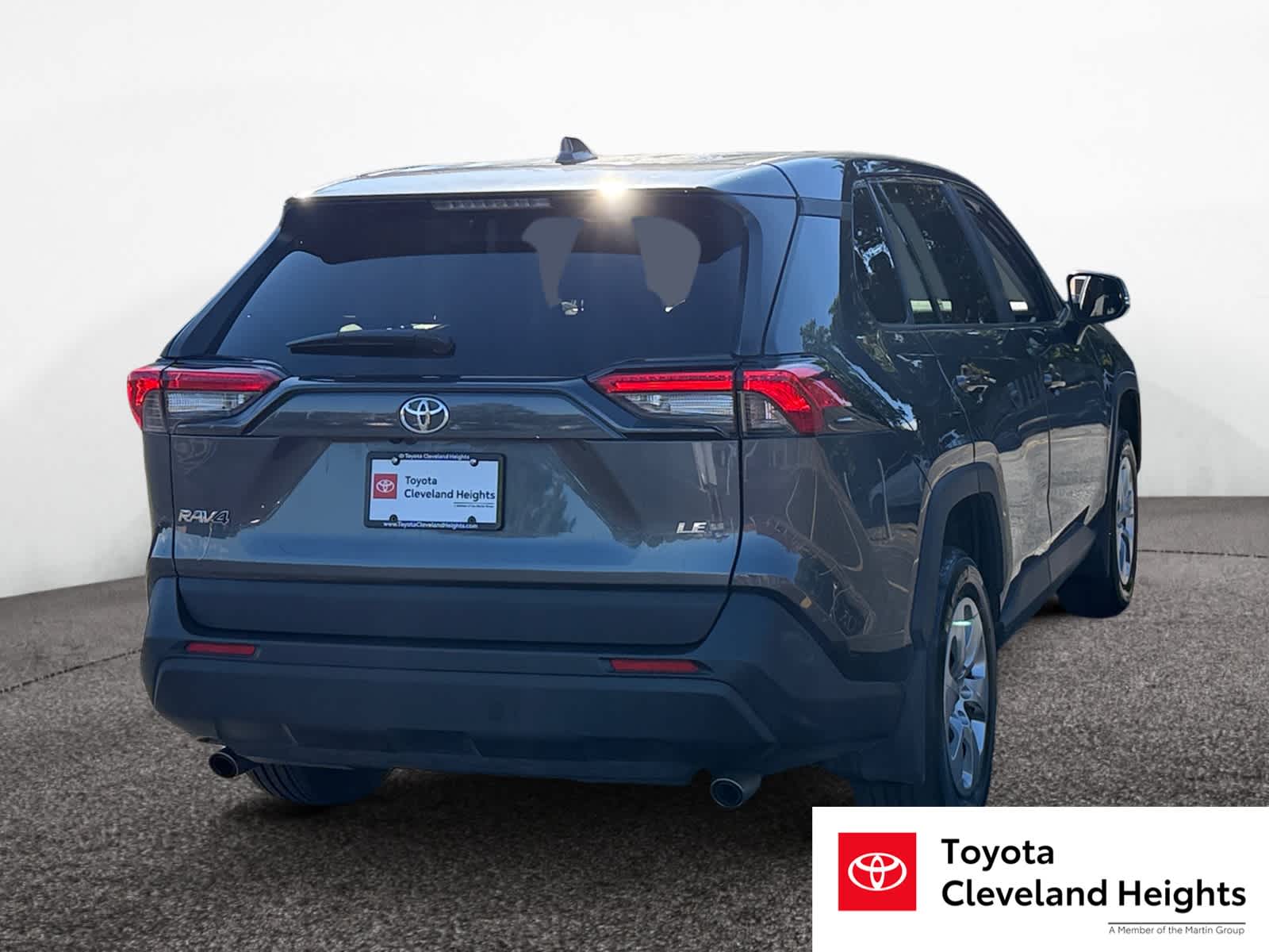 2022 Toyota RAV4 LE photo 4