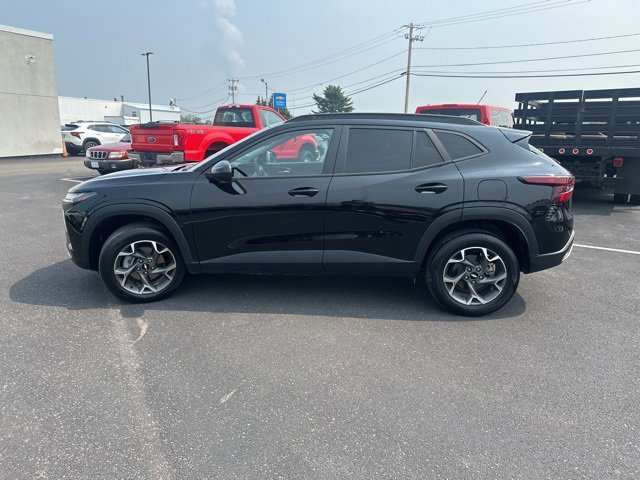 2024 Chevrolet Trax LT photo 3