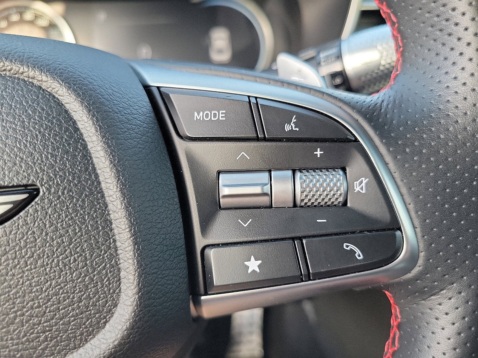 2025 Genesis G70 3.3T Sport Advanced photo 6