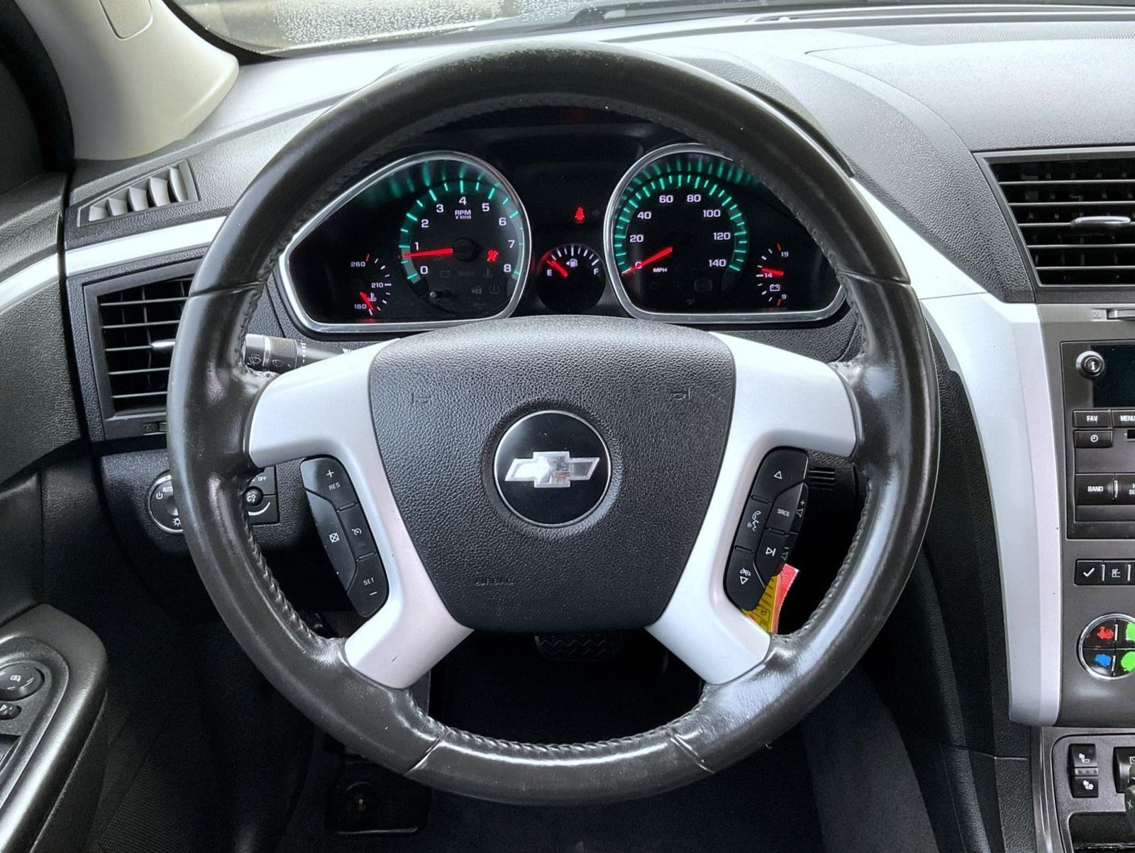 2011 Chevrolet Traverse 2LT photo 11