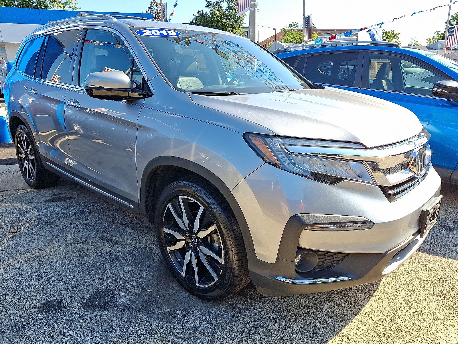2019 Honda Pilot Elite photo 2