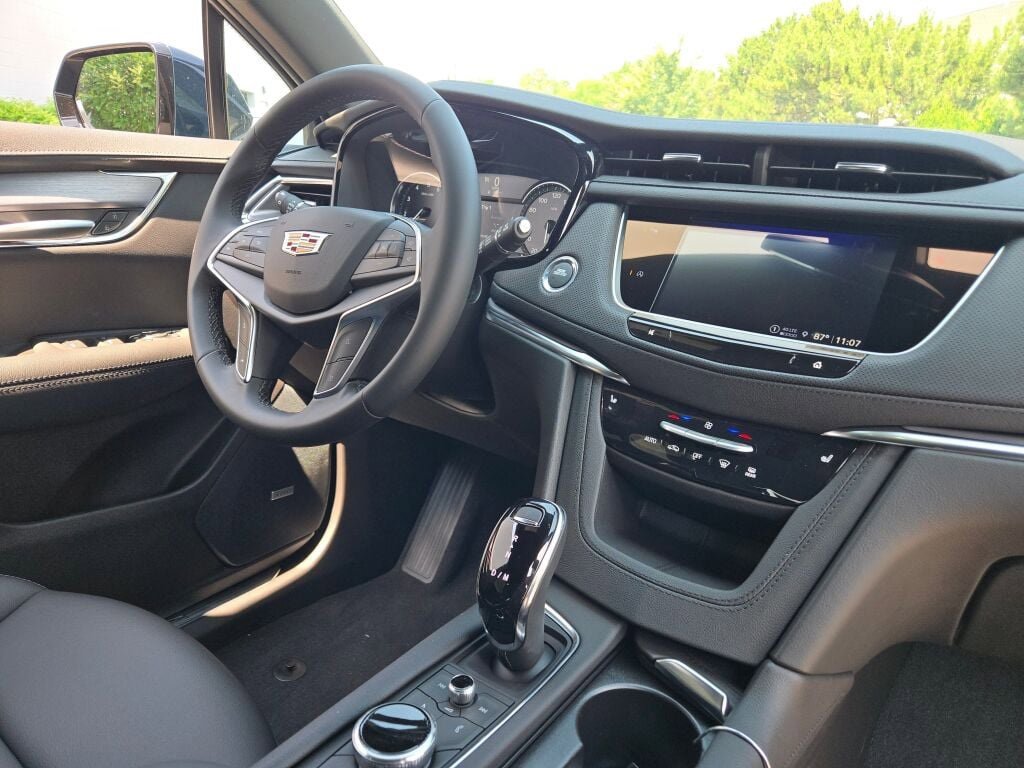 2025 Cadillac XT5 Luxury photo 8
