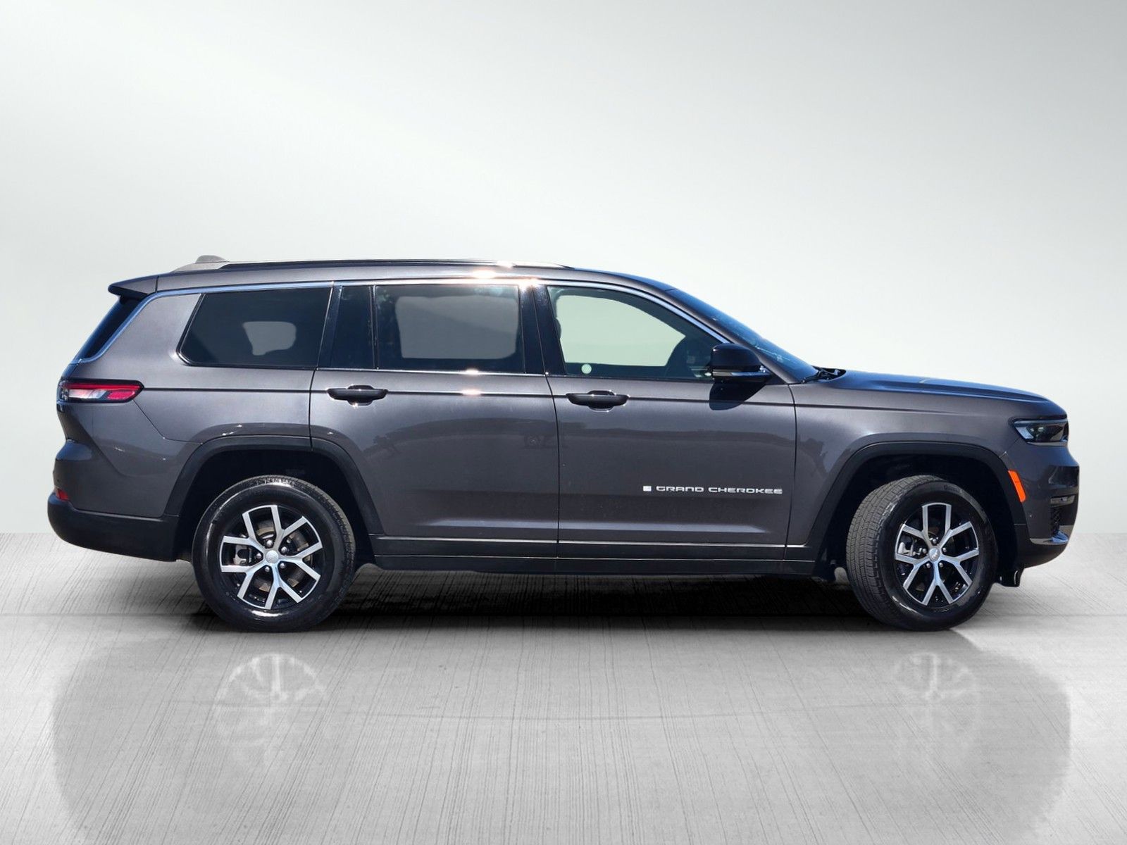 2024 Jeep Grand Cherokee Limited photo 3