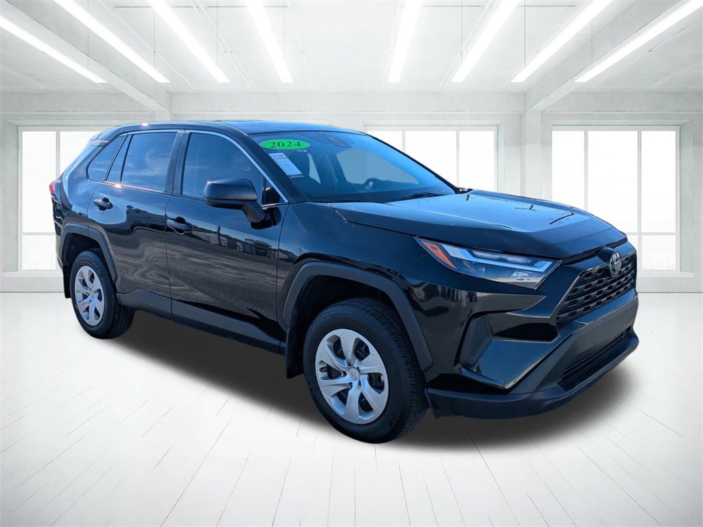 2024 Toyota RAV4 LE's photo