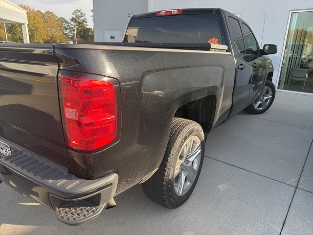 2016 Chevrolet Silverado 1500 Custom photo 2