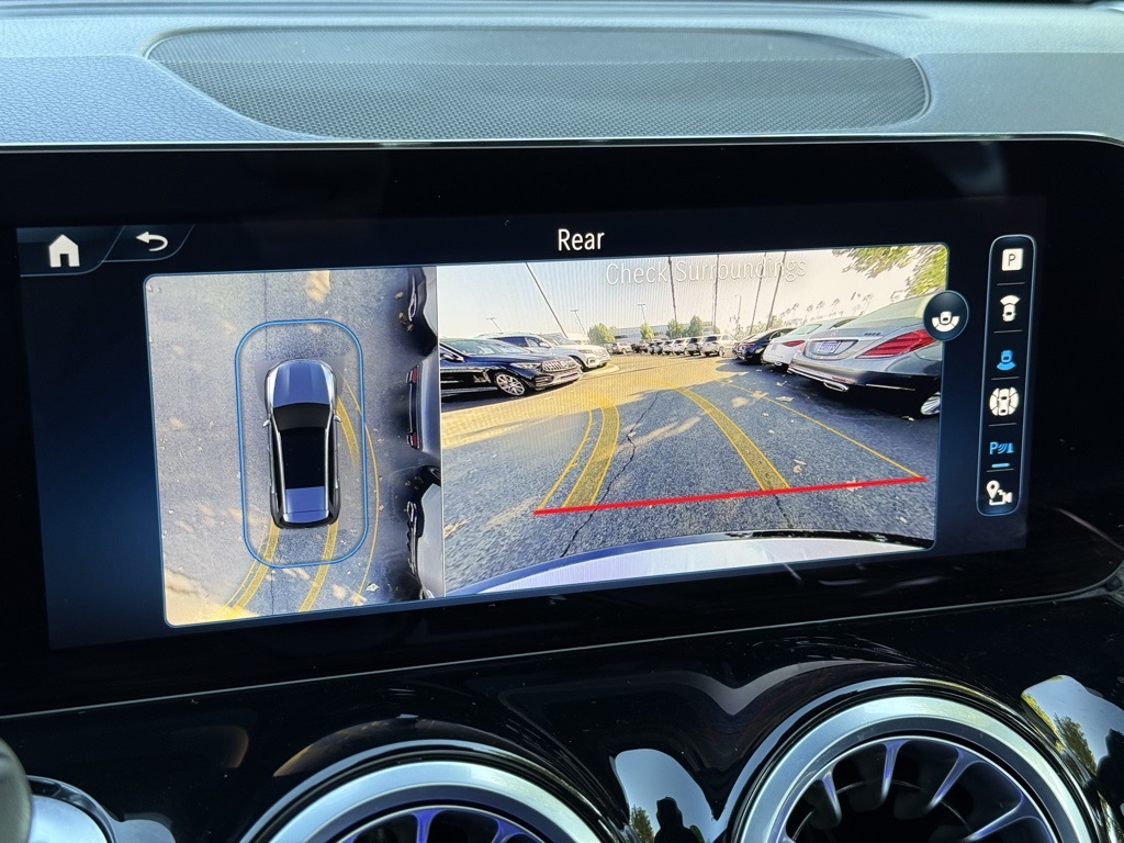 2024 Mercedes Benz GLB 35 AMG 4MATIC photo 3