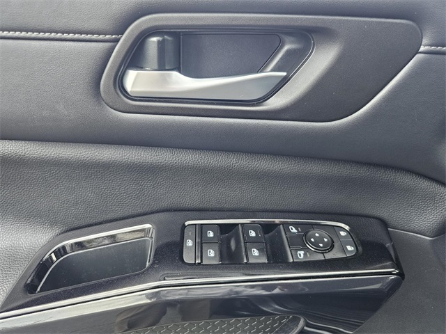 2022 Nissan Pathfinder SV photo 17
