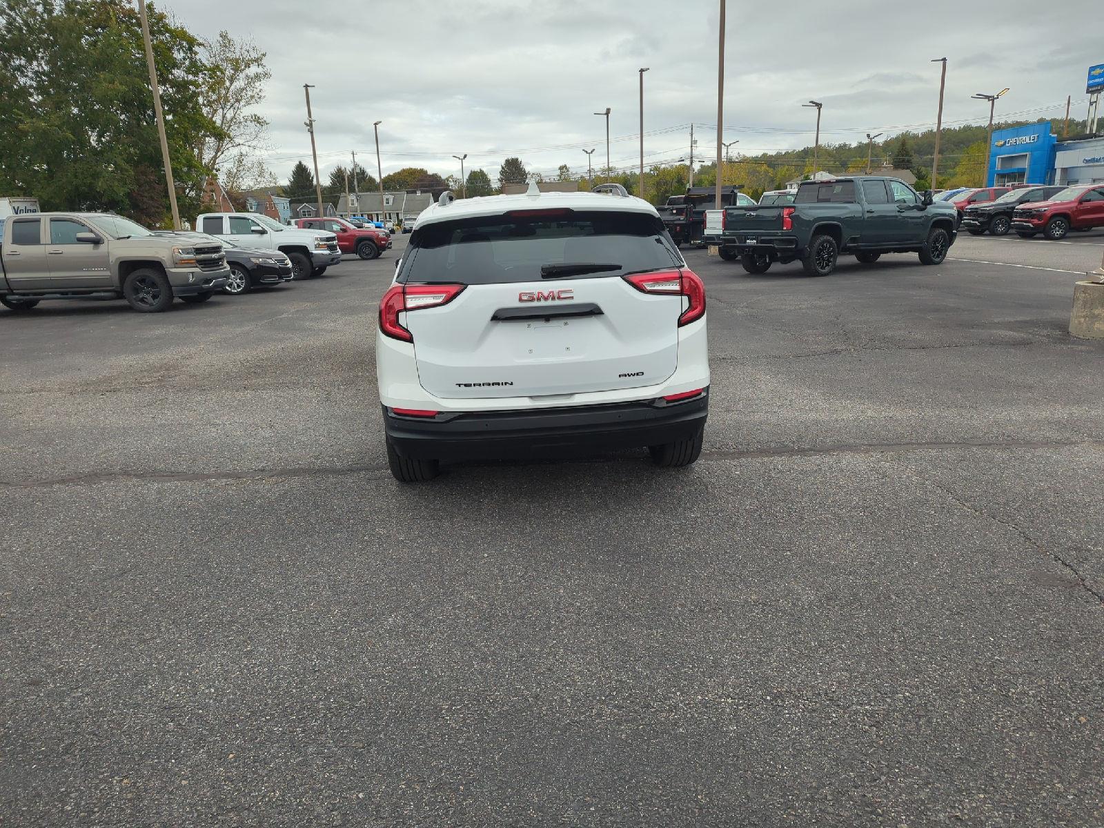 2023 Gmc Terrain SLE photo 2