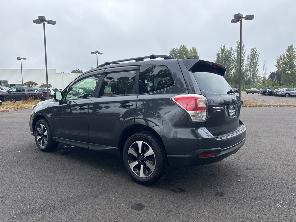 2017 Subaru Forester 2.5i Premium photo 2