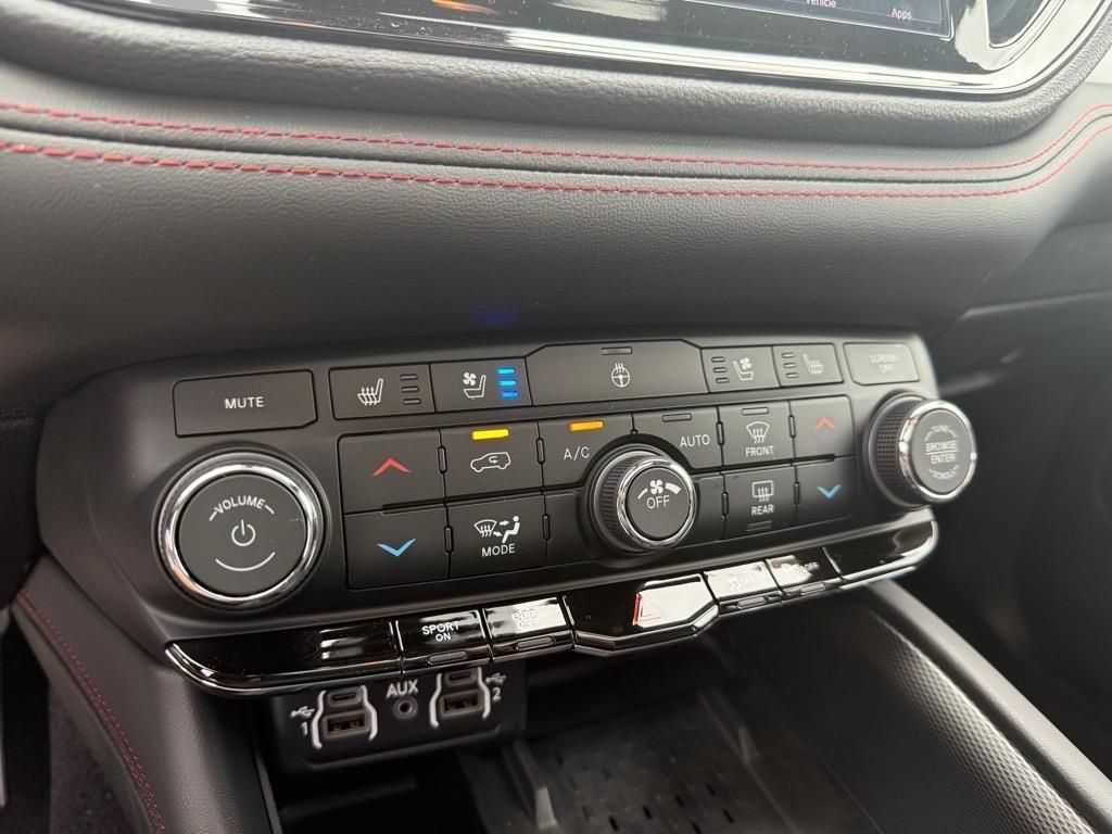2025 Dodge Durango R/T Plus photo 6