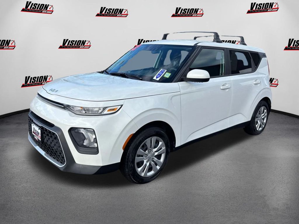 2022 Kia Soul LX's photo