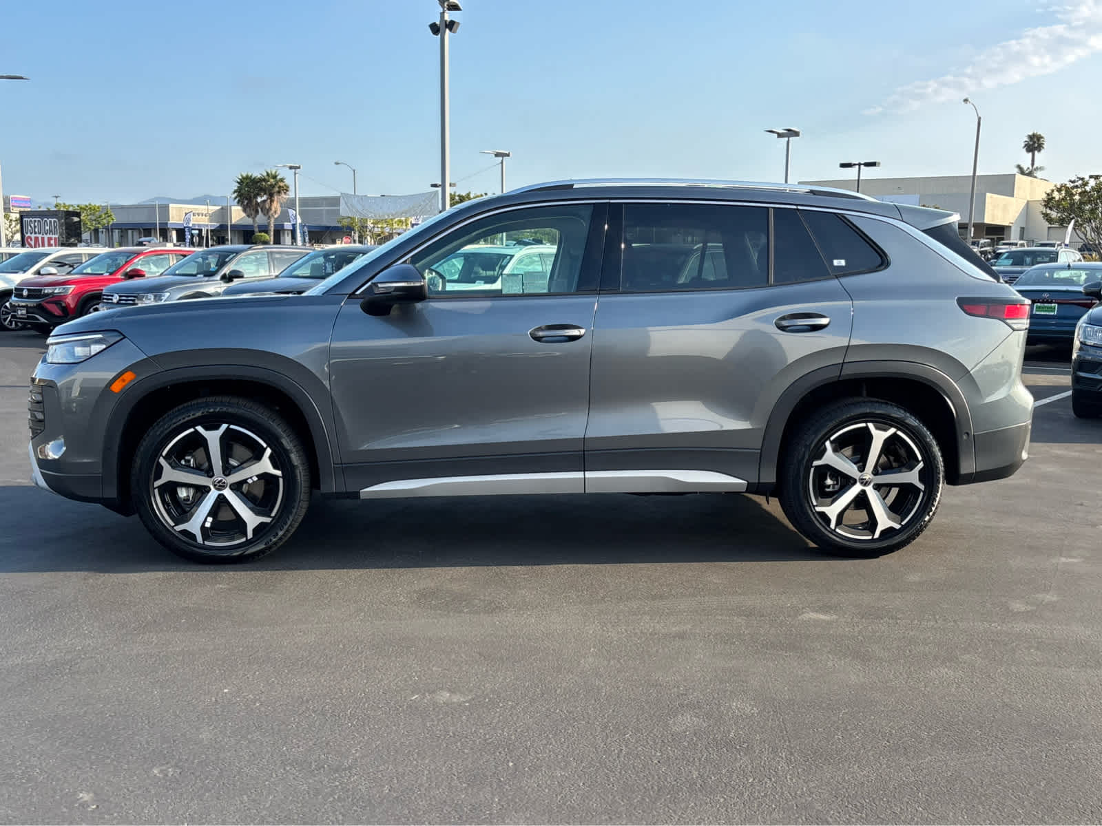 2025 Volkswagen Tiguan SE photo 6