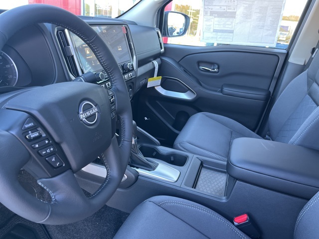 2025 Nissan Frontier Crew Cab SV photo 8