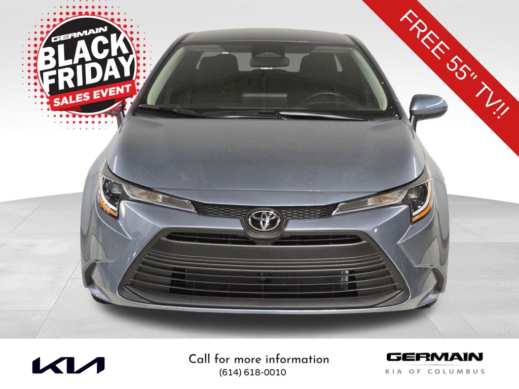 2025 Toyota Corolla LE photo 3