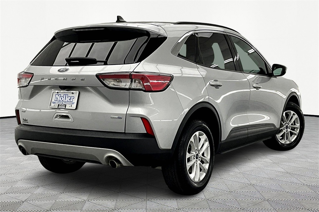 Used 2020 Ford Escape SE with VIN 1FMCU9G69LUC19595 for sale in Kansas City