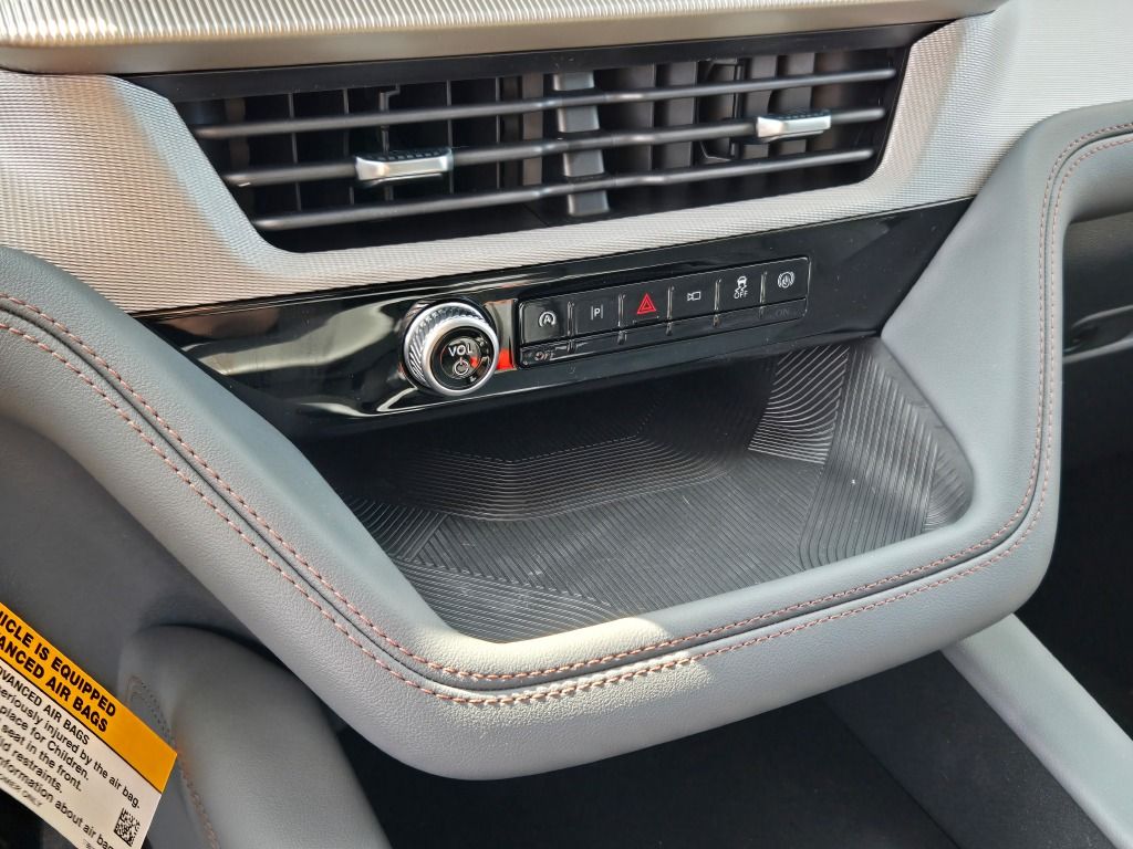 2025 Ford Explorer photo 26