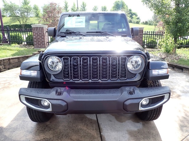 2025 Jeep Gladiator Sport S photo 3