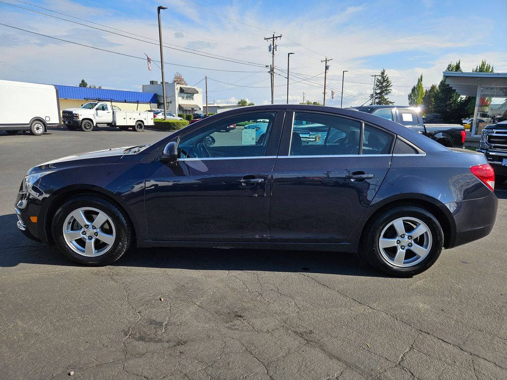 2015 Chevrolet Cruze LT photo 2