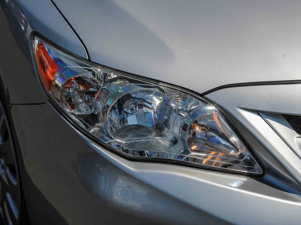2012 Toyota Corolla LE photo 10