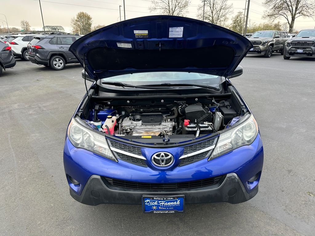 2015 Toyota RAV4 LE photo 4