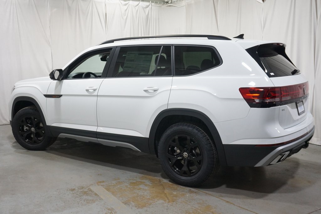 2025 Volkswagen Atlas Peak Edition SE photo 10
