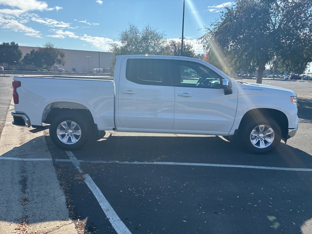 2025 Chevrolet Silverado 1500 LT photo 2