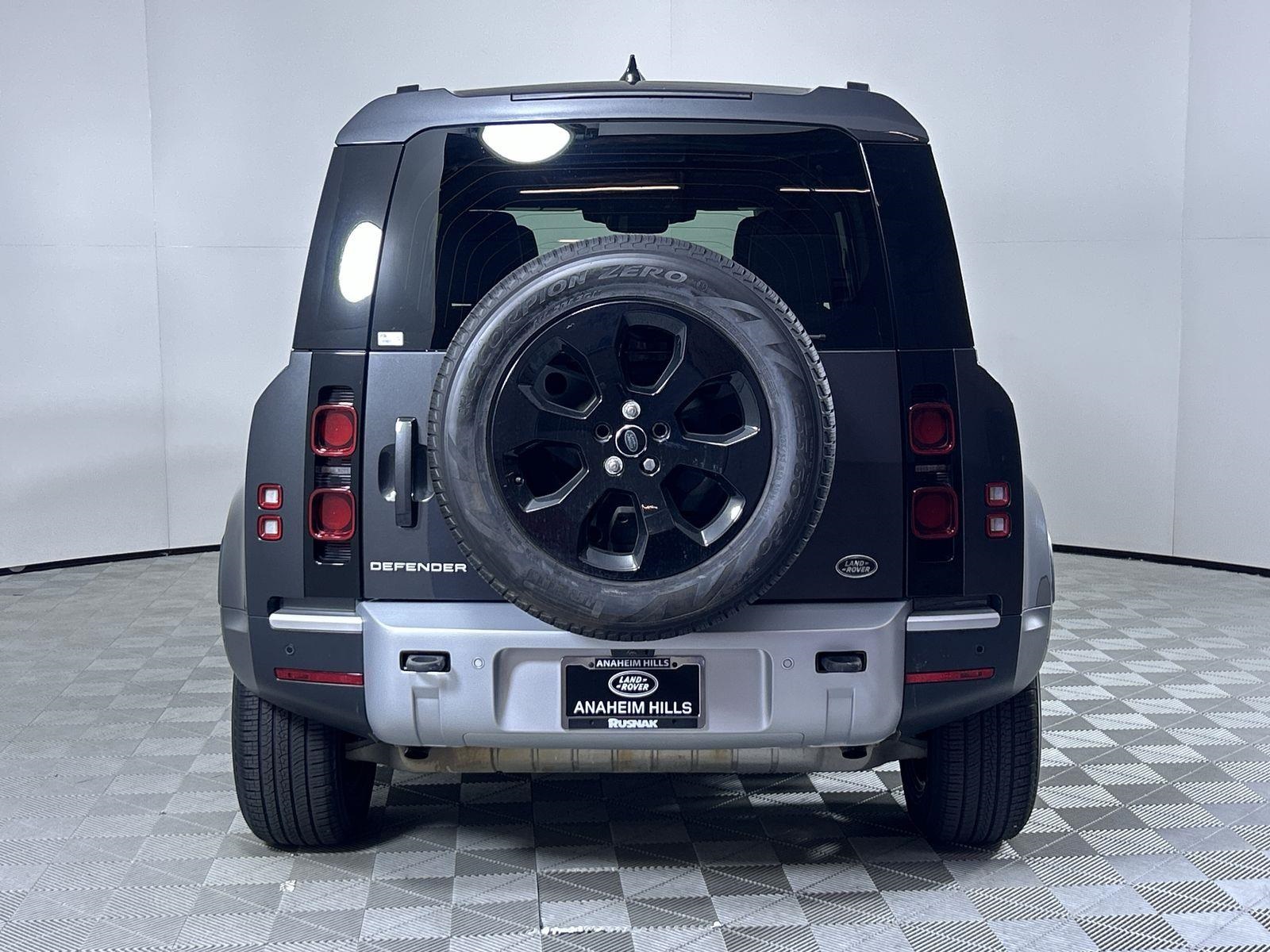 2023 Land Rover Defender 110 S photo 4