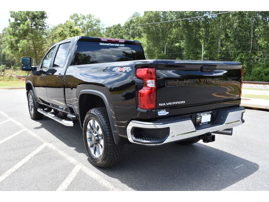 2025 Chevrolet Silverado 2500HD LT photo 3